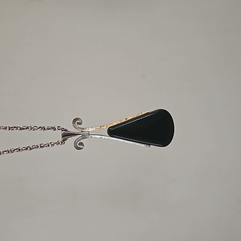 1970s statement necklace
